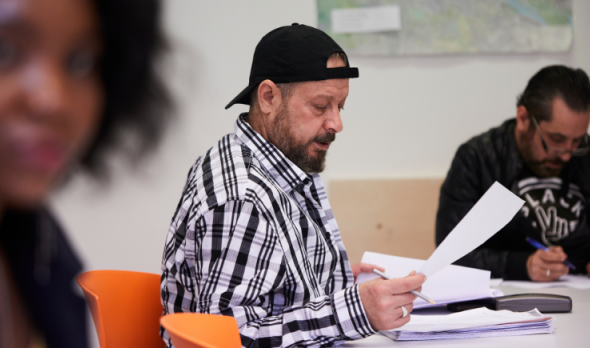 3 Erwachsene lernen Deutsch im Ute Bock Bildungszentrum